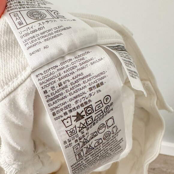 Levi's White Denim Capris - Size 32 - Picture 7 of 9